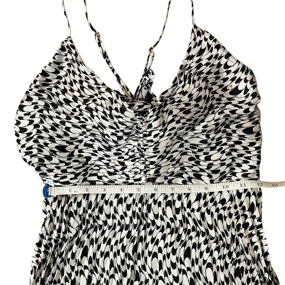 Woman's Artsy Whimsical Checkered Swirl Pleated‎ Black & White Dress - Picture 4 of 8